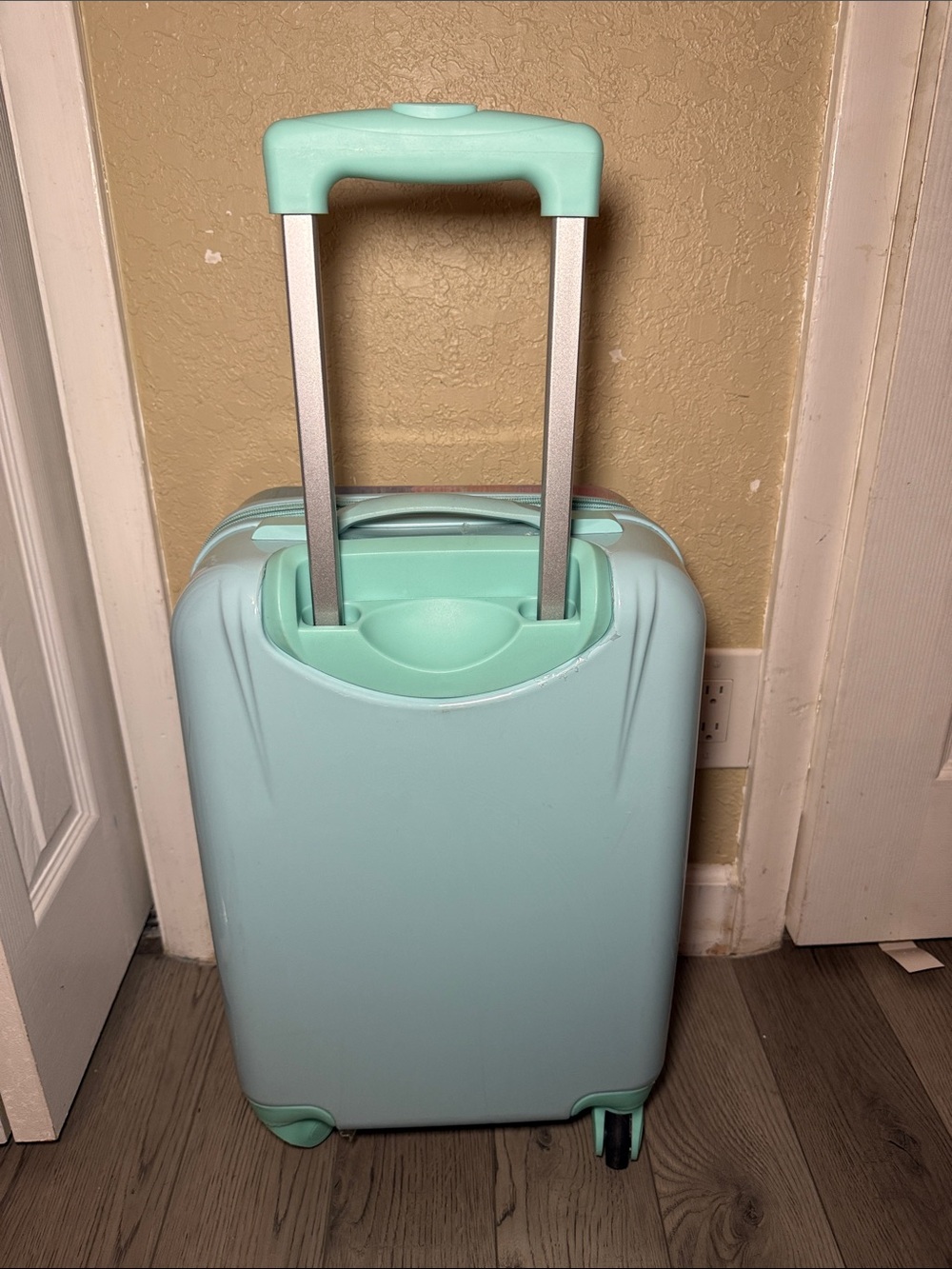 Disney Frozen Elsa Carry On Luggage Hardcover 18" Spinner Suitcase - Picture 4 of 12